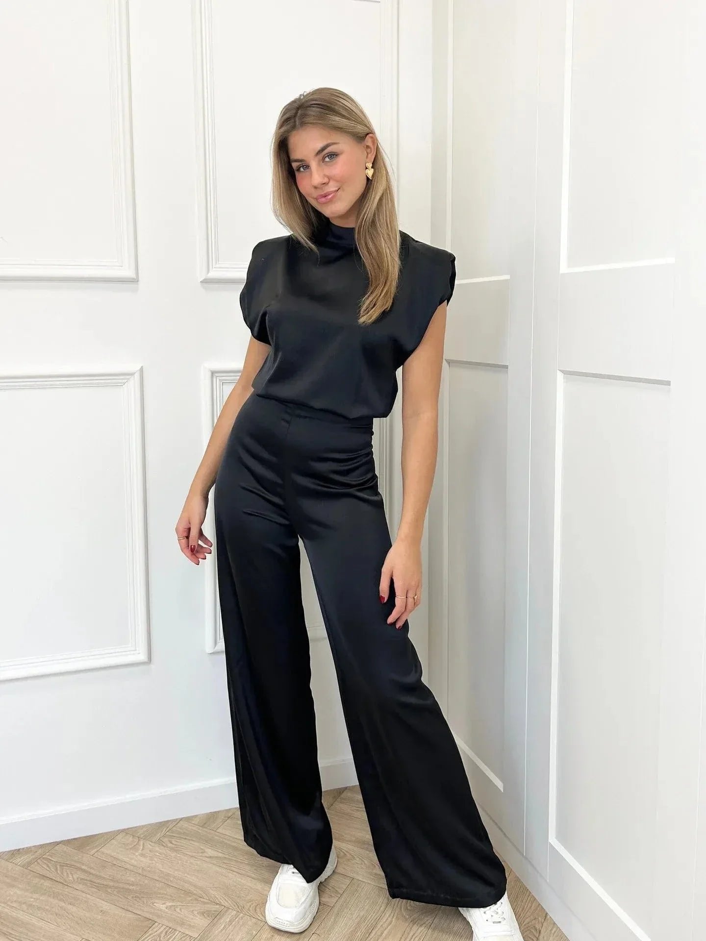 Women's Satin Wide-Leg Open-Back Sleeveless Jumpsuit - Zwart
