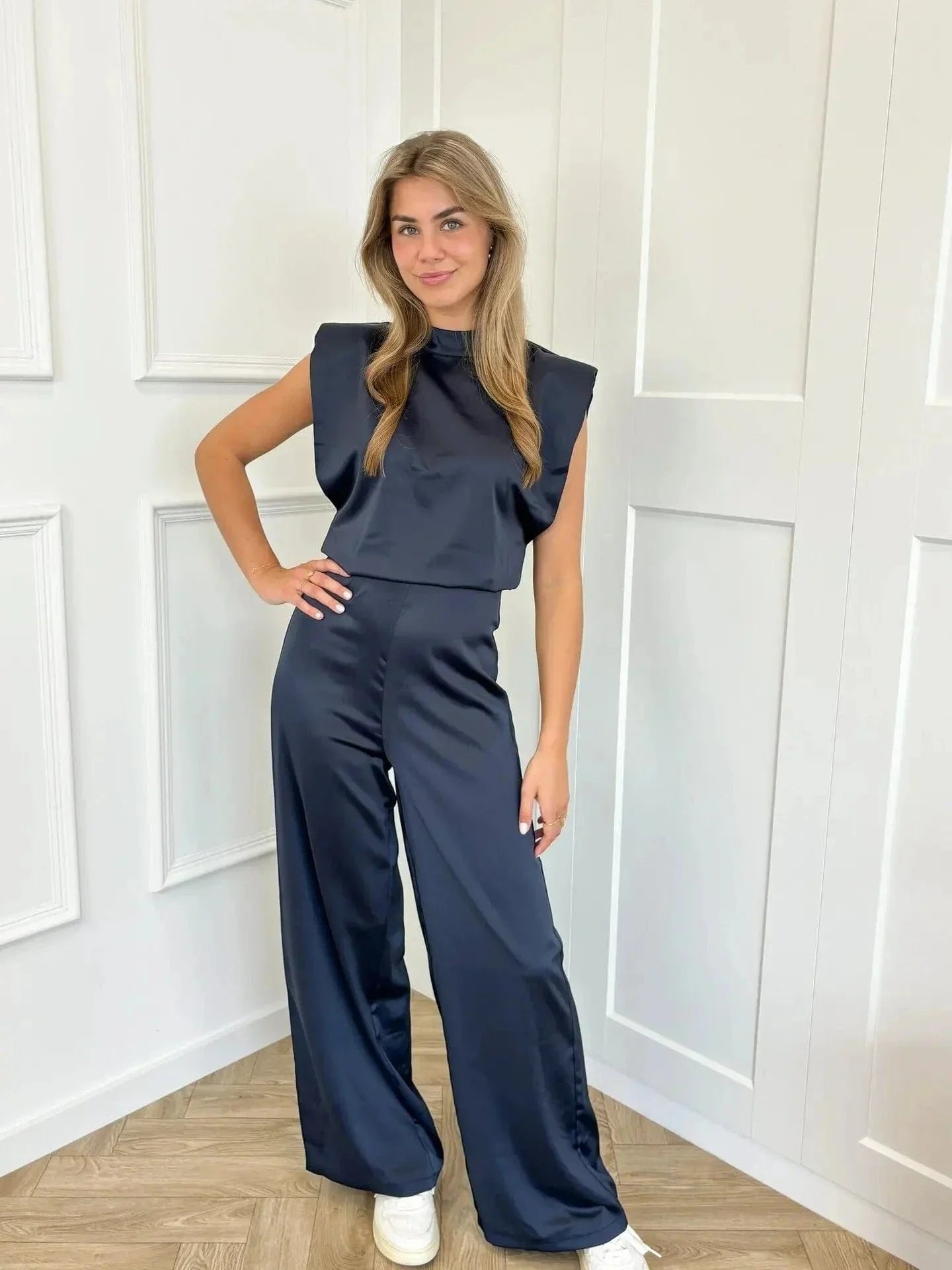 Women's Satin Wide-Leg Open-Back Sleeveless Jumpsuit - Marineblauw
