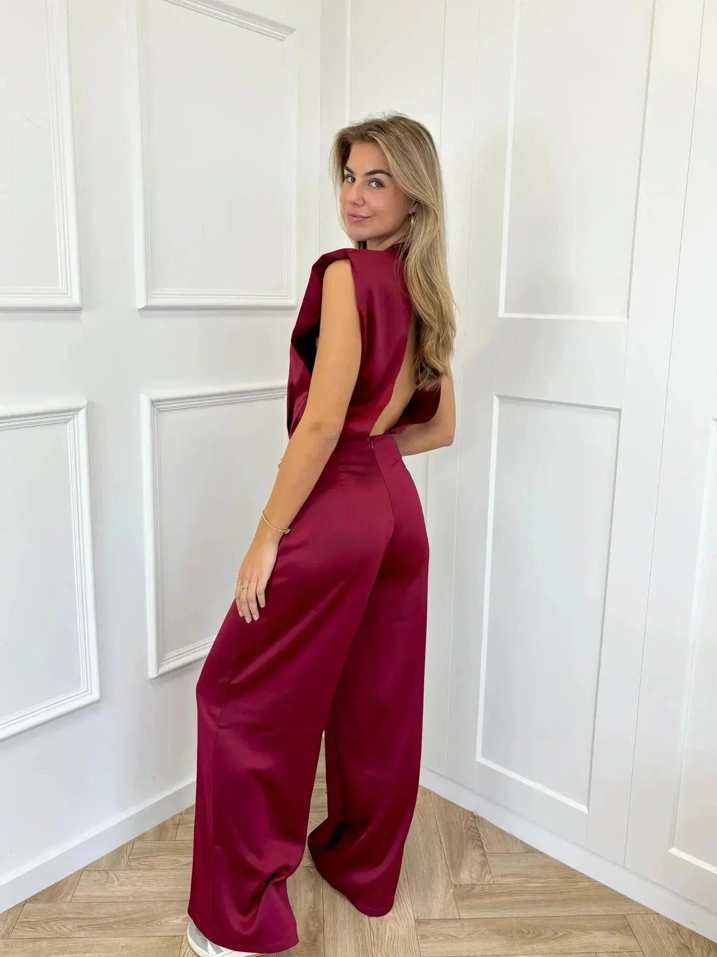 Women's Satin Wide-Leg Open-Back Sleeveless Jumpsuit - Bordeauxrood
